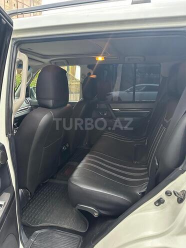 Mitsubishi Pajero-7