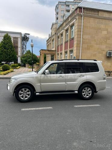 Mitsubishi Pajero-3