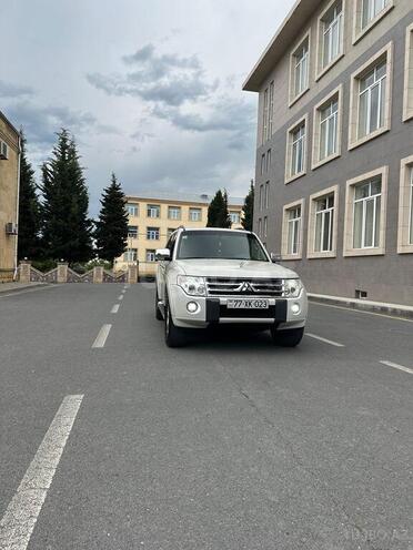 Mitsubishi Pajero-1