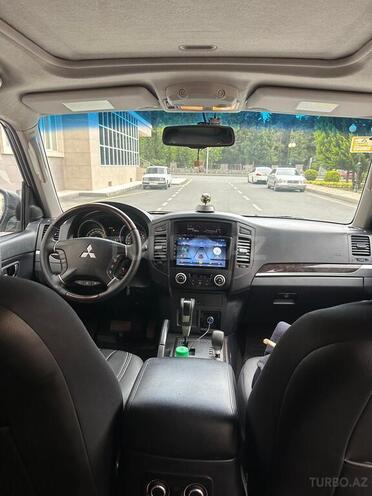 Mitsubishi Pajero-2