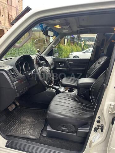 Mitsubishi Pajero-8
