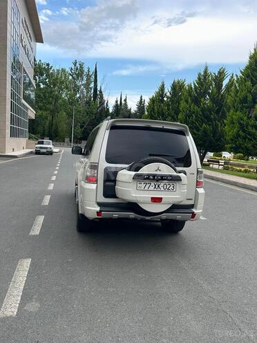 Mitsubishi Pajero-4