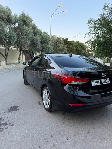 Hyundai Elantra-8