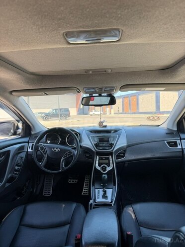 Hyundai Elantra-14