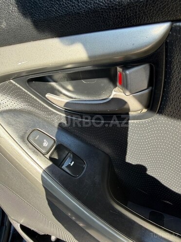 Hyundai Elantra-17