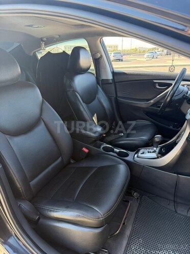 Hyundai Elantra-15