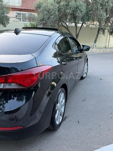 Hyundai Elantra-9