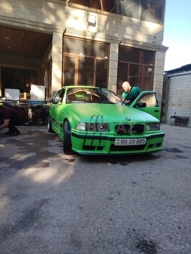 BMW 320-1