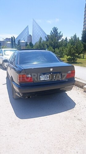 BMW 320-3