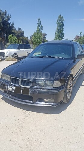 BMW 320-1
