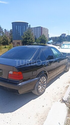 BMW 320-2