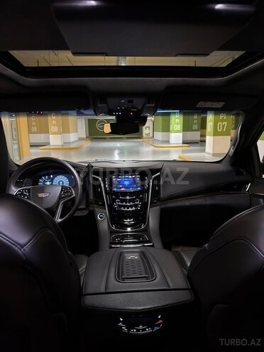 Cadillac Escalade-12