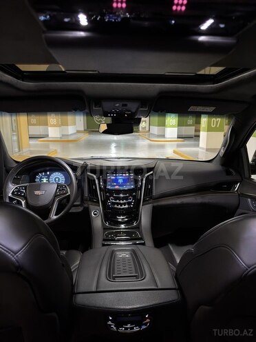 Cadillac Escalade-9