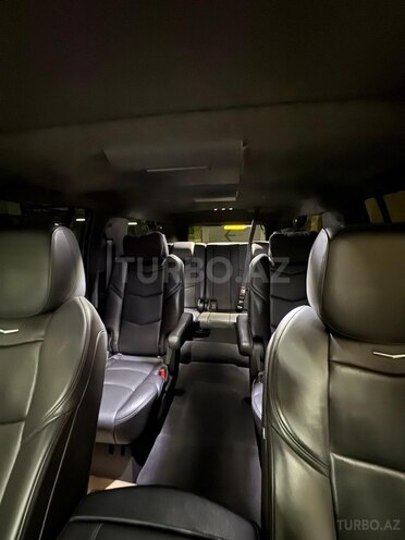 Cadillac Escalade-8