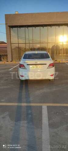 Hyundai Accent-4