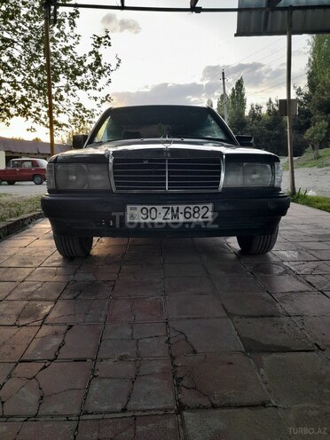 Mercedes 190-1