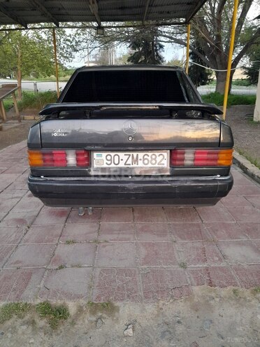 Mercedes 190-2