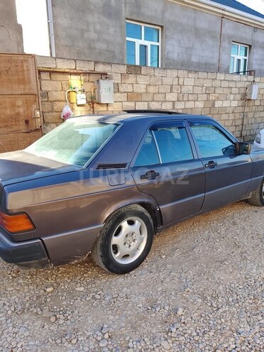 Mercedes 190-4