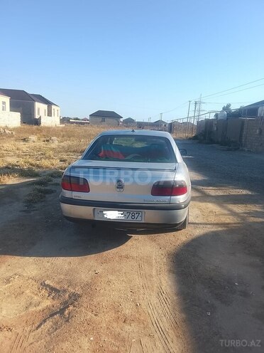 Opel Omega-2