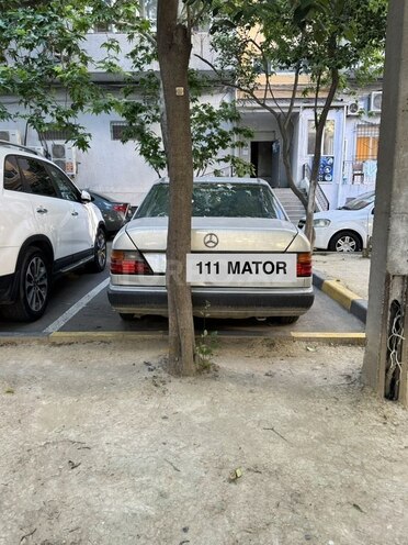 Mercedes E 200-4