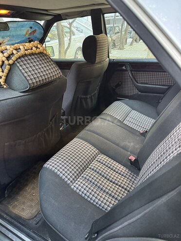 Mercedes E 200-8