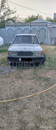 Mercedes 190-1