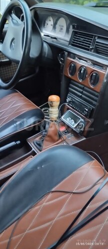 Mercedes 190-4
