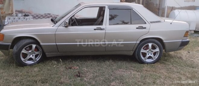 Mercedes 190-17