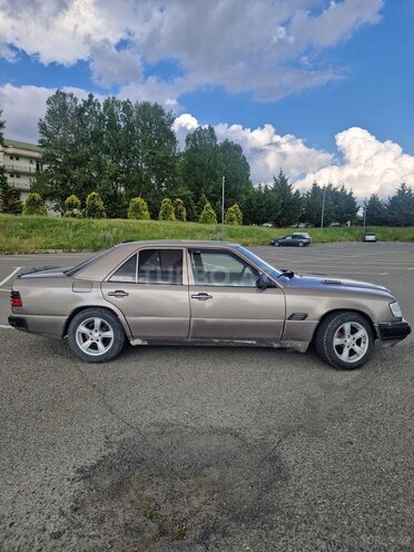 Mercedes 200 E-5