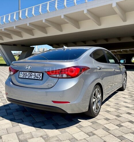 Hyundai Elantra-4