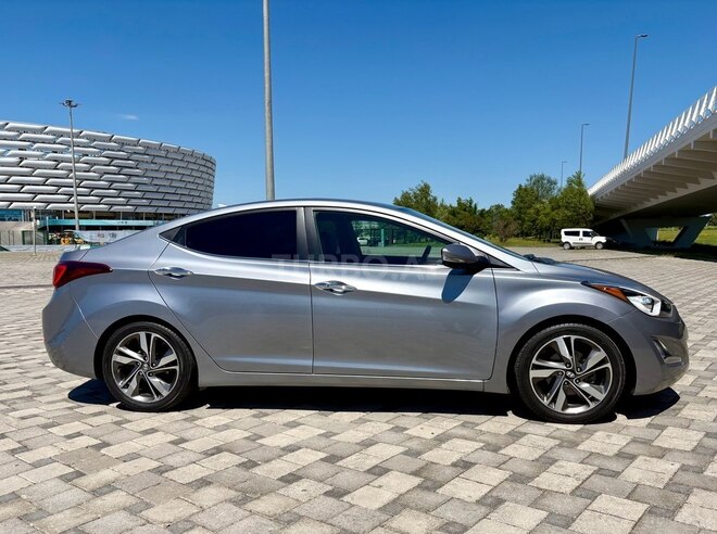 Hyundai Elantra-7