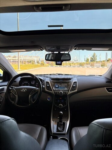 Hyundai Elantra-11