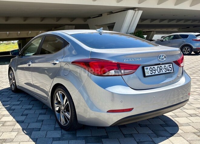 Hyundai Elantra-3