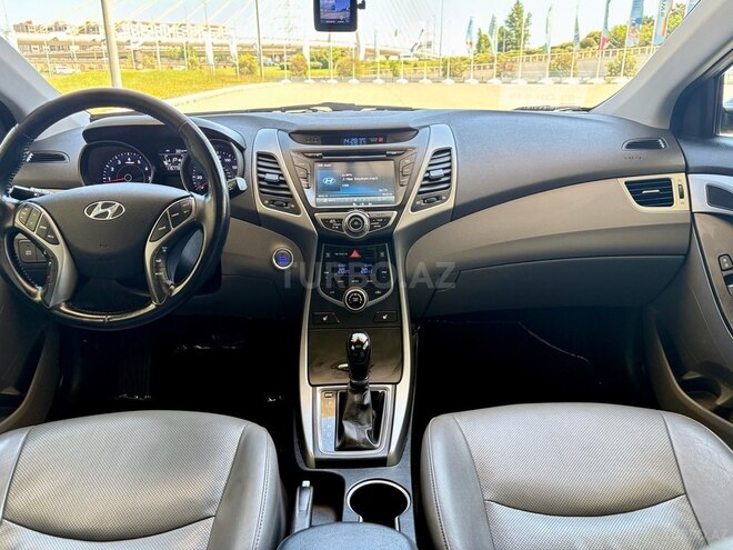 Hyundai Elantra-10