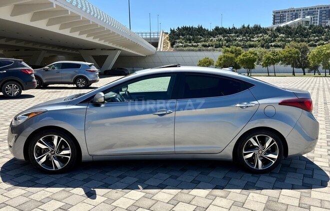 Hyundai Elantra-6