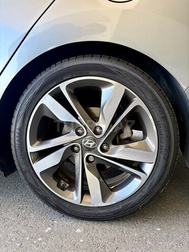 Hyundai Elantra-18