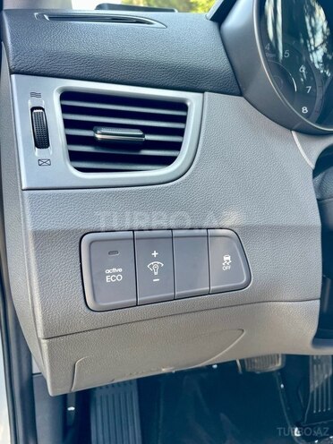 Hyundai Elantra-15