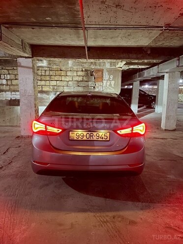Hyundai Elantra-9