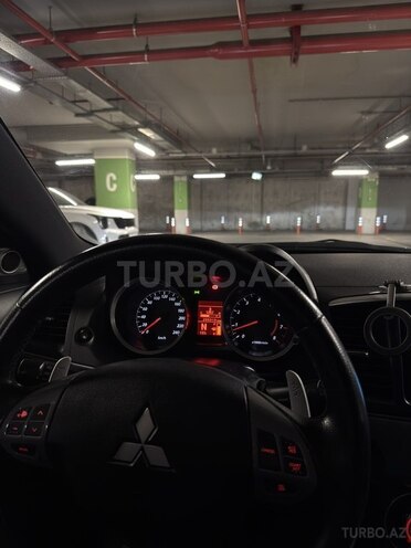 Mitsubishi Lancer-13