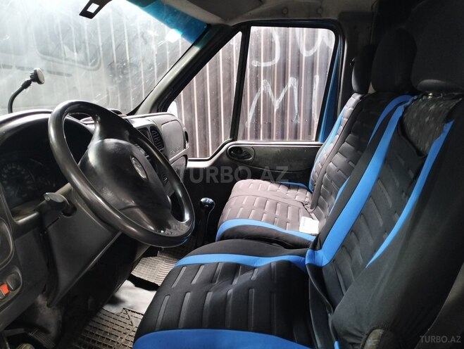 Ford Transit-5