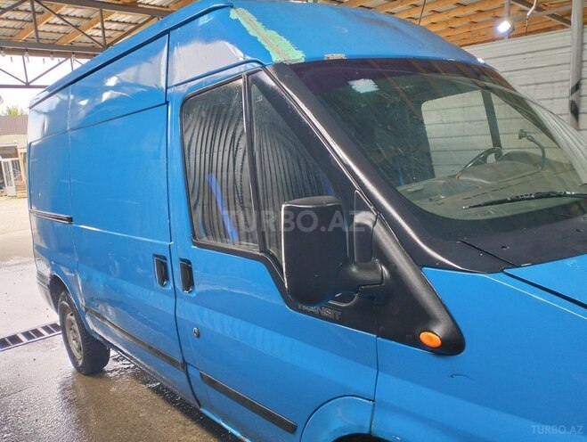 Ford Transit-8