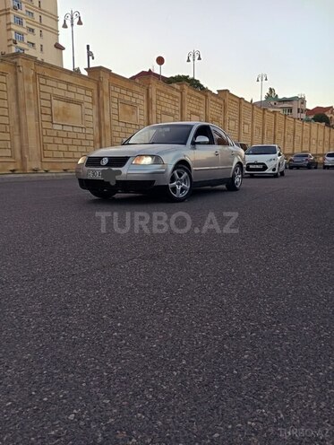 Volkswagen Passat-1