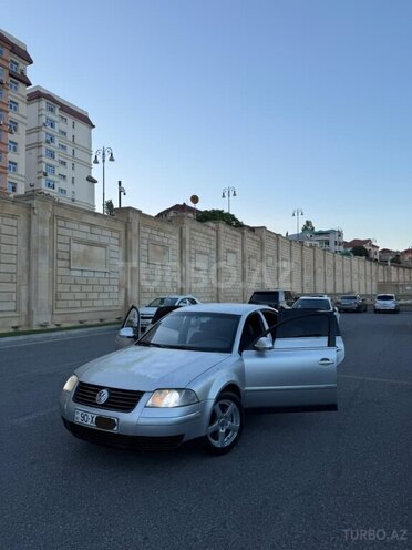 Volkswagen Passat-2