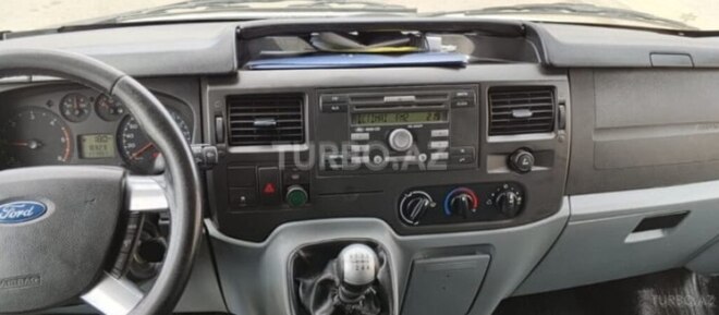 Ford Transit-10