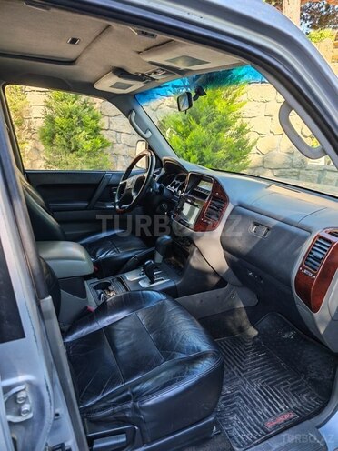 Mitsubishi Pajero-8