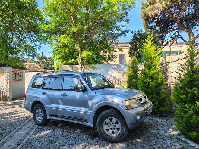 Mitsubishi Pajero-2