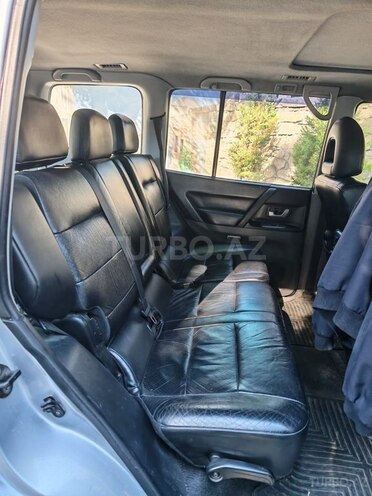 Mitsubishi Pajero-7