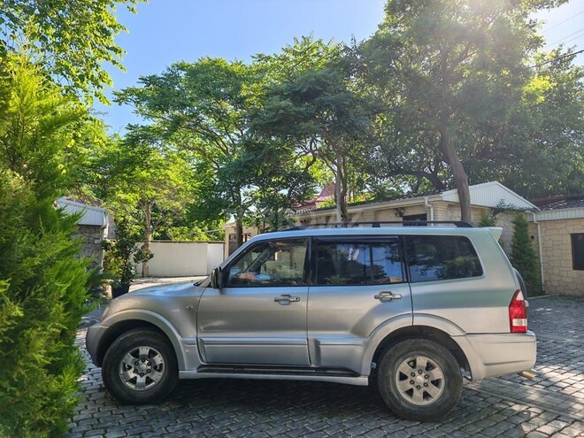 Mitsubishi Pajero-5