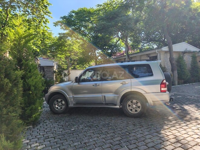 Mitsubishi Pajero-6