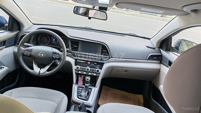 Hyundai Elantra-12